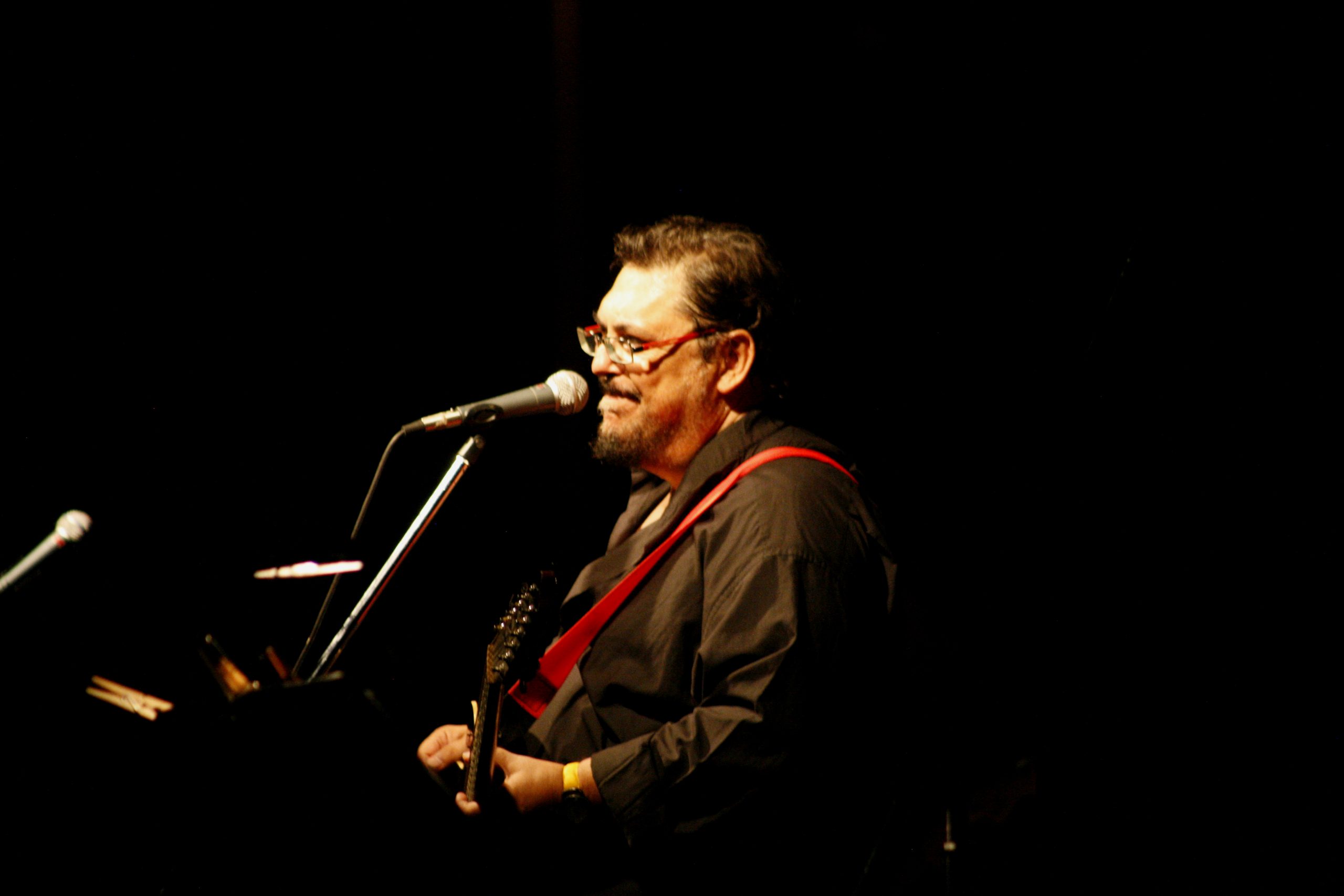 Λαυρέντης Μαχαιρίτσας: 6