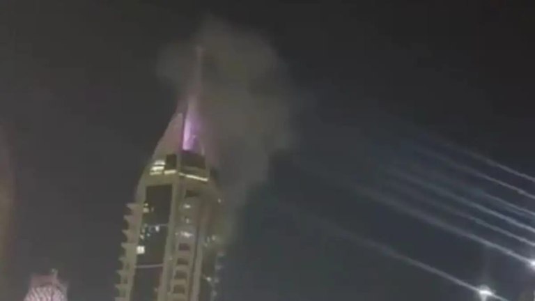 Ντουμπάι: Καπνός σε πολυώροφο κτίριο στη μαρίνα  Αναφορές για εκρήξεις