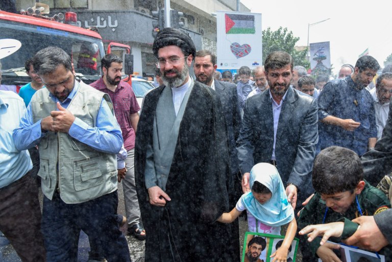 Ιράν: Ο Μοτζταμπά Χαμενεΐ καλεί τις υπηρεσίες πληροφοριών να στοχοθετήσουν εχθρούς στην πατρίδα και στο εξωτερικό