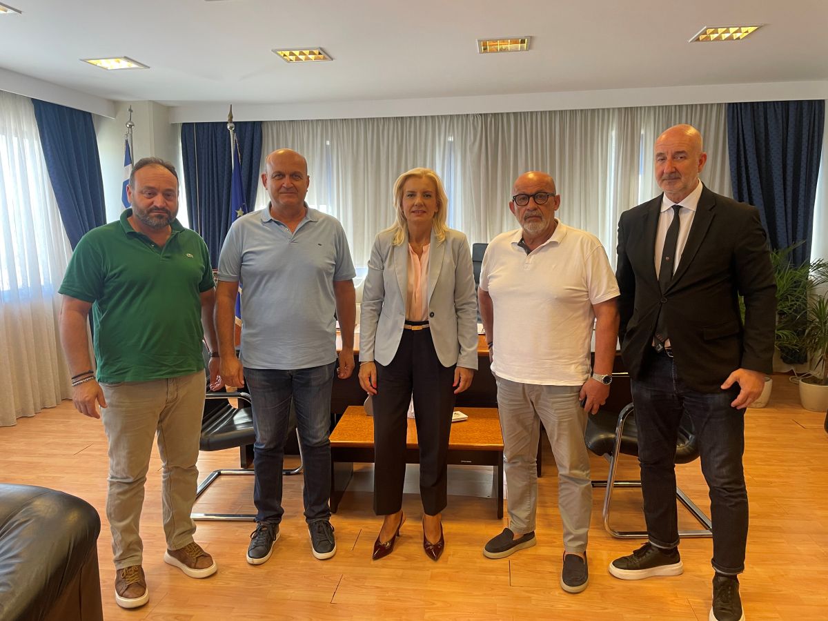 Ρ. Καραλαριώτου: Η Πολιτεία