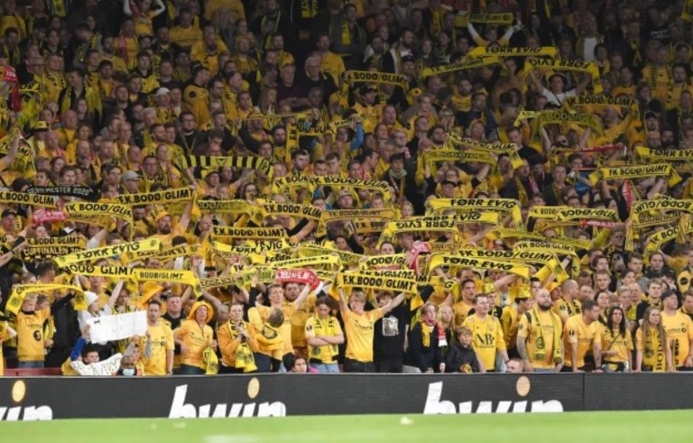 Οπαδός της Μπόντο Γκλιμτ πανηγύρισε τις πέντε σερί νίκες με κούρεμα (vid)