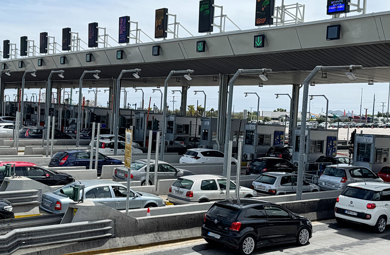 Κίνηση: Αυξημένη σε δρόμους