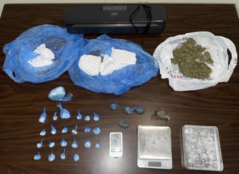 Είχε μετατρέψει το διαμέρισμά του σε κέντρο διακίνησης ναρκωτικών  Συνελήφθη 34χρονος στον Άγιο Παντελεήμονα