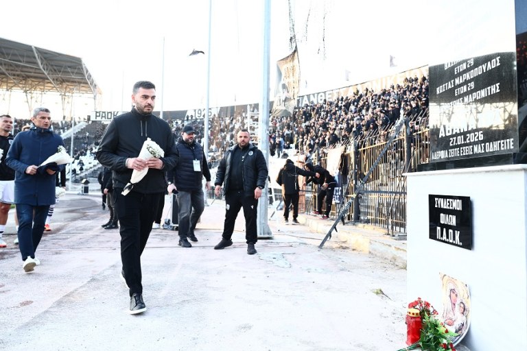ΠΑΟΚ  Λεβαδειακός: Διακοπή στο 20 και συγκίνηση για τον οπαδό που έχασε τη ζωή του στην Καλαμαριά