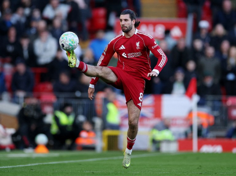 Ο Σομποσλάι απειλεί Μπέκαμ και Ρομπέρ