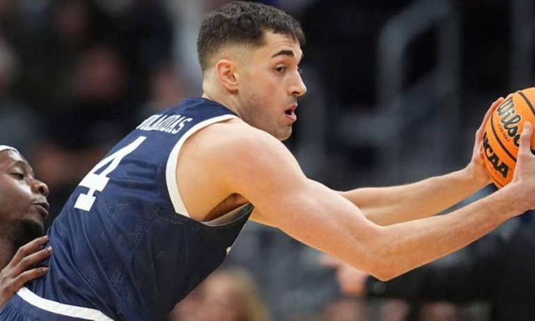 Ο Τζον Πουλακίδας και το ντεμπούτο στο ΝΒΑ με τους Μάβερικς  Τα πρώτα λεπτά και η στατιστική του