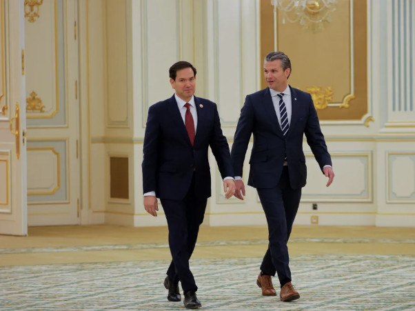 Ιράν: Συναγερμός στην Ουάσιγκτον για πτήσεις drones πάνω από τις κατοικίες Ρούμπιο και Χέγκσεθ, γράφει η WP