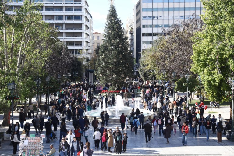 Πάσχα: Πότε ξεκινά το εορταστικό ωράριο στα καταστήματα