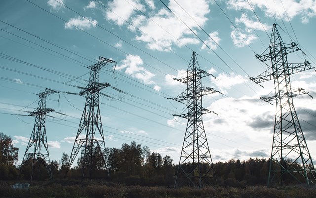 HEPI: Φθηνότερη στο ρεύμα η Ελλάδα από την Ευρώπη και το Φεβρουάριο