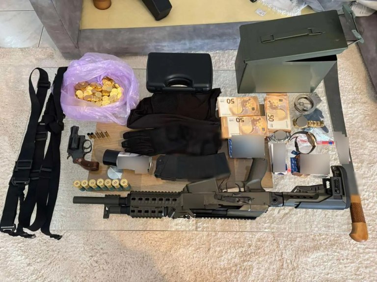 Λάρισα: Πώς δρούσε η οικογενειακή σπείρα που έκανε κομπίνες με χρυσές λίρες  Πάνω από 1 εκατ. ευρώ τα κέρδη