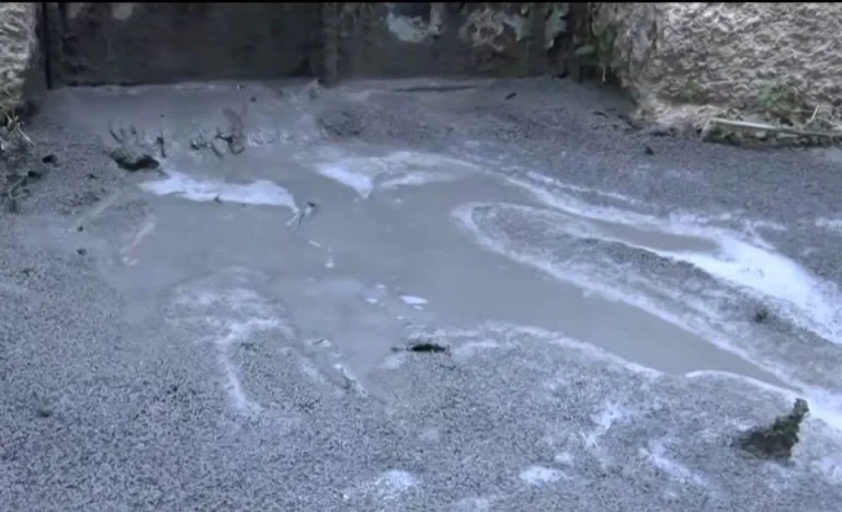 Κυψέλη: Μυστήριο με το υγρό