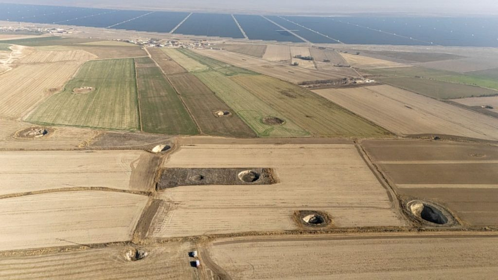 Γιγαντιαίες τρύπες σε τουρκικά χωράφια: Ποια είναι η αιτία του ανησυχητικού φαινομένου;