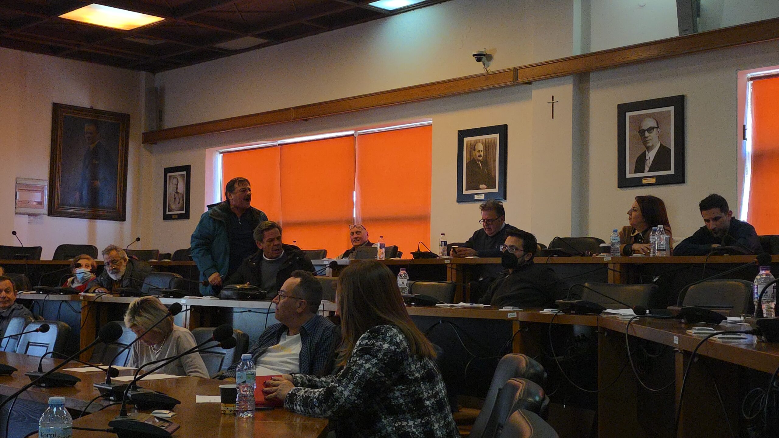 Βαρείς χαρακτηρισμοί και ένταση στο Δημοτικό Συμβούλιο Βόλου