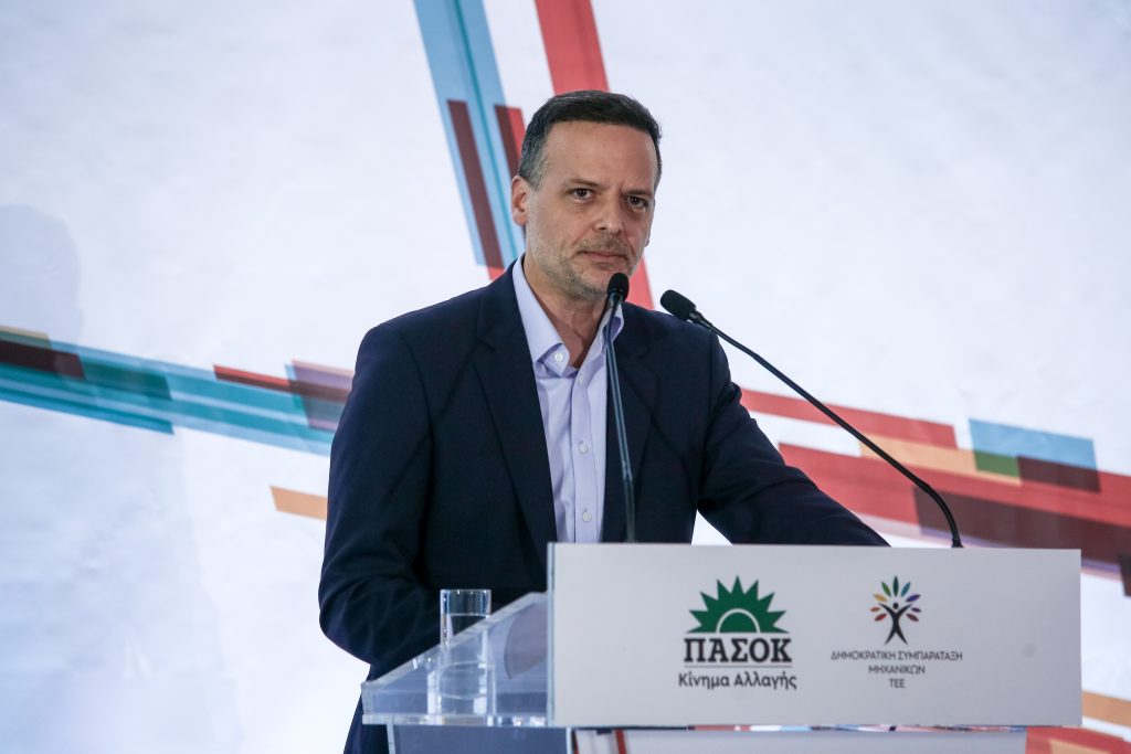 Το ΠΑΣΟΚ μπροστά στο