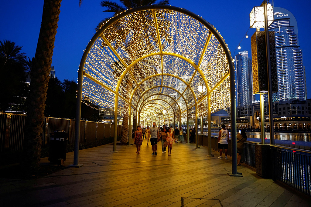 Πανικό σε τουρίστες προκάλεσε ο ήχος του κανονιού του ιφτάρ στο Ντουμπάι (video)