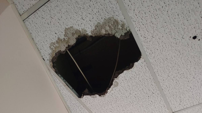 Θριάσιο: Πτώση τμήματος της