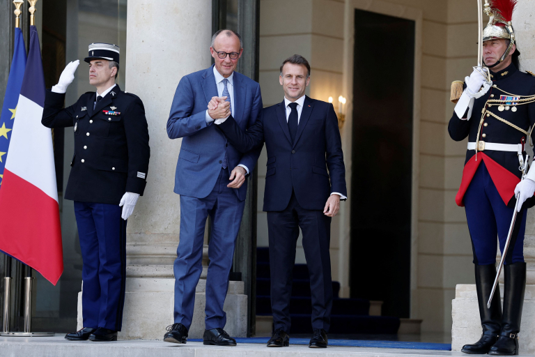 Παρίσι: Συμβολικός ο