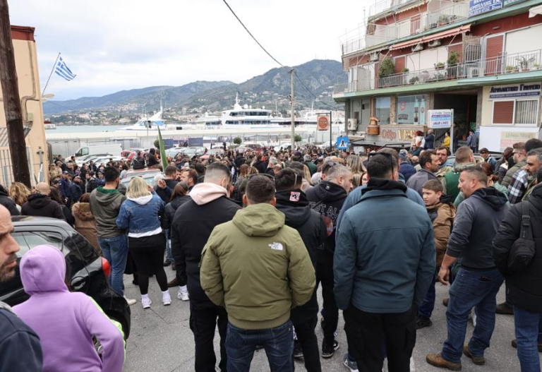 Λέσβος: Άνοιξαν το λιμάνι