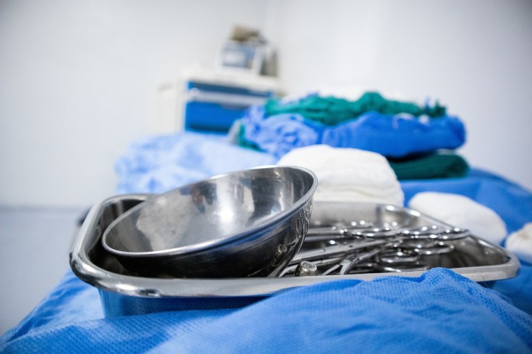 Η ζωή μου είναι ρομποτική: 45χρονη έχασε στομάχι και έντερο μετά από χειρουργική επέμβαση