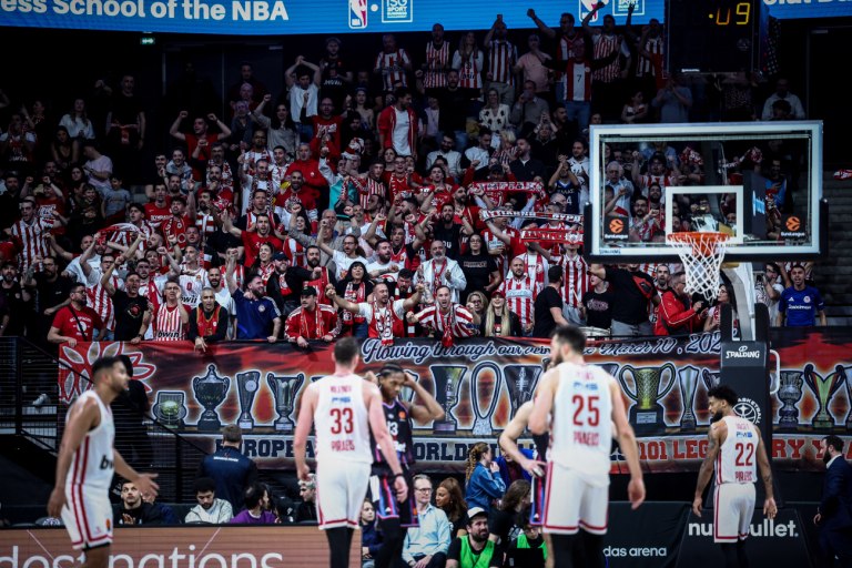 Η παρακάμερα της ΚΑΕ Ολυμπιακός από το ματς με την Παρί (vid)