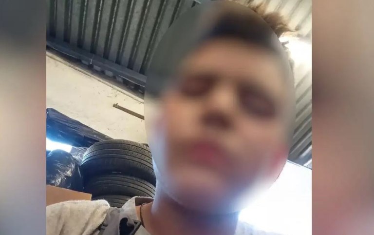 Λέρος: Με χτυπούσε κάθε μέρα, μου είχε τρυπήσει την παλάμη με κατσαβίδι  Τι δήλωσε ο 18χρονος πατροκτόνος