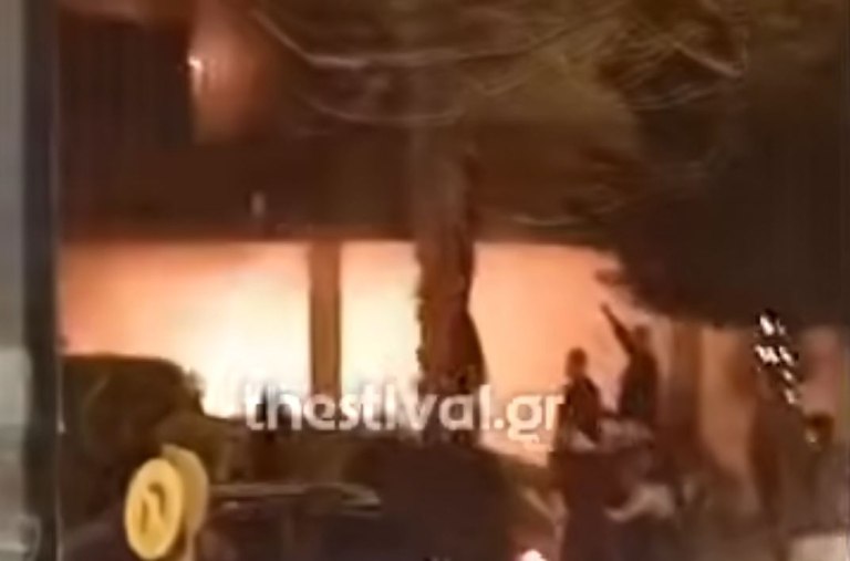 Θεσσαλονίκη: Φωτιά στην κουζίνα ταβέρνας γεμάτη κόσμο  Εκκενώθηκε το κατάστημα