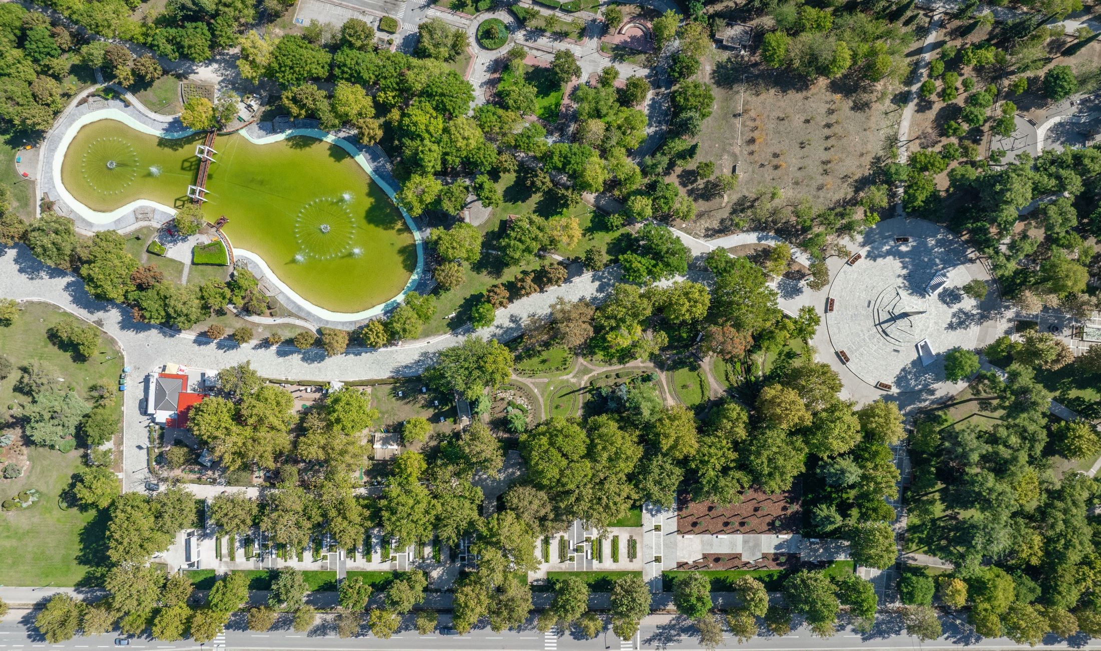 Aνοίγει επίσημα για το