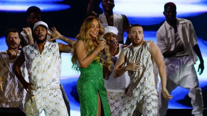 Η Μαράια Κάρεϊ θα δώσει