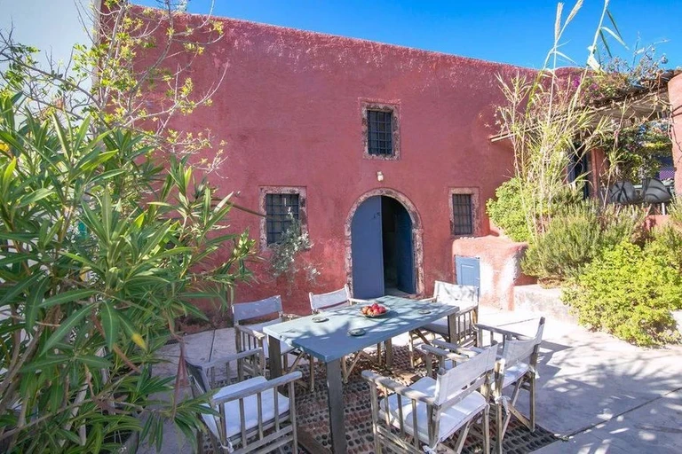 Φρένο σε νέα airbnb σε