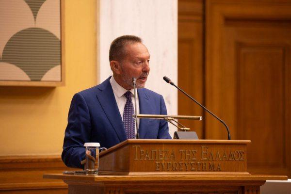 Στουρνάρας: Νωρίς να μιλάμε