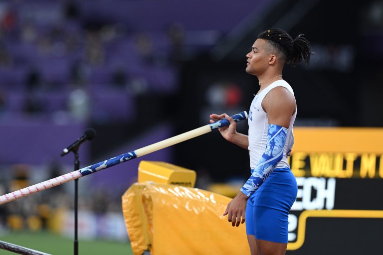 Ο Καραλής σαρώνει τα