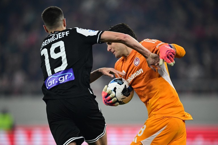 Δύο χτυπήματα από τον Γερεμέγεφ, αλλά ο Σουηδός δεν αποβλήθηκε (vid)