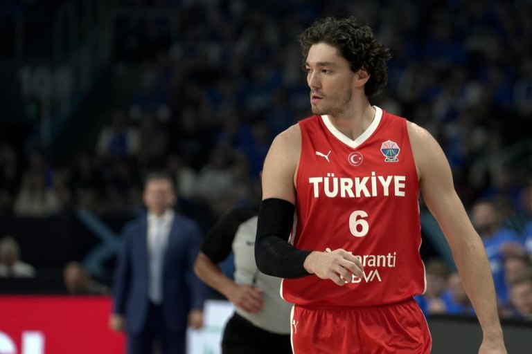 Δεν παίζει ξανά με την