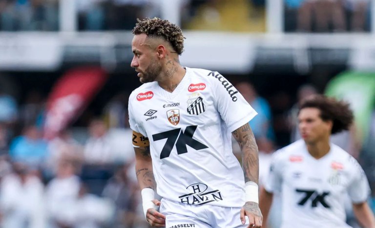 Η viral αγκαλιά του Νεϊμάρ με ηλικωμένη φίλαθλο: Πραγματοποίησε το όνειρό της και φορτσάρει για το δικό του (vid)