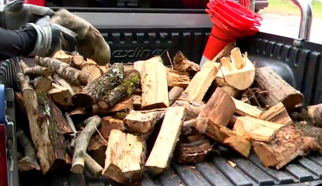 Βόλος: Δωρεά καυσόξυλων σε