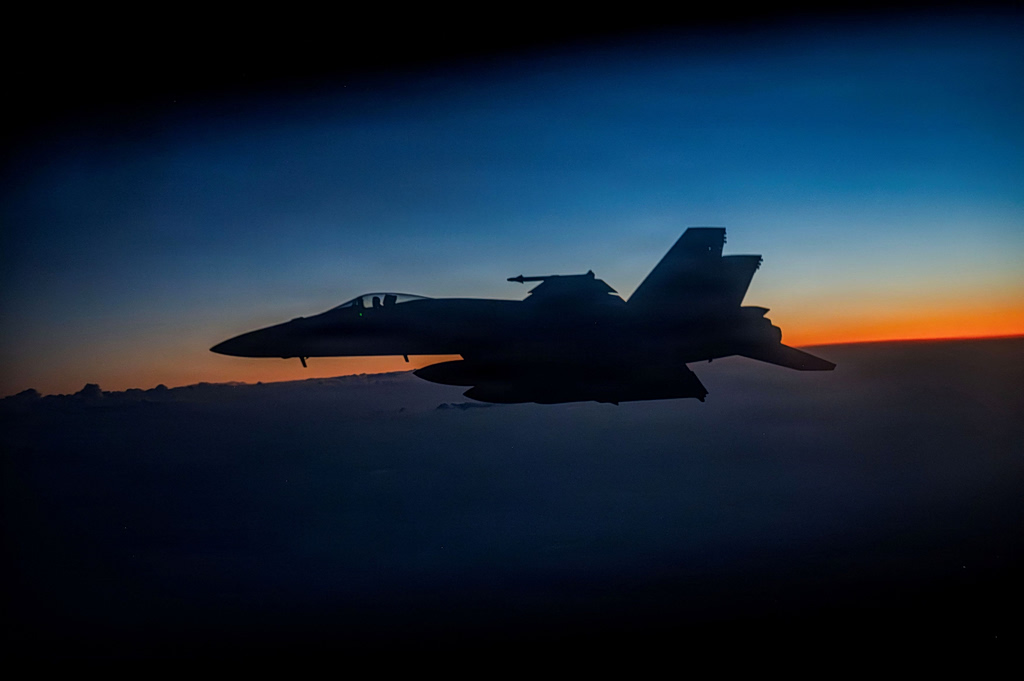 Οι ΗΠΑ χτύπησαν βάσεις πυραύλων του Ιράν κοντά στα Στενά του Ορμούζ