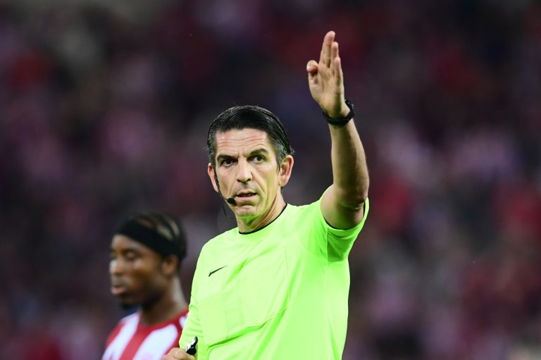 Αϊτεκίν: Ο διαιτητής του