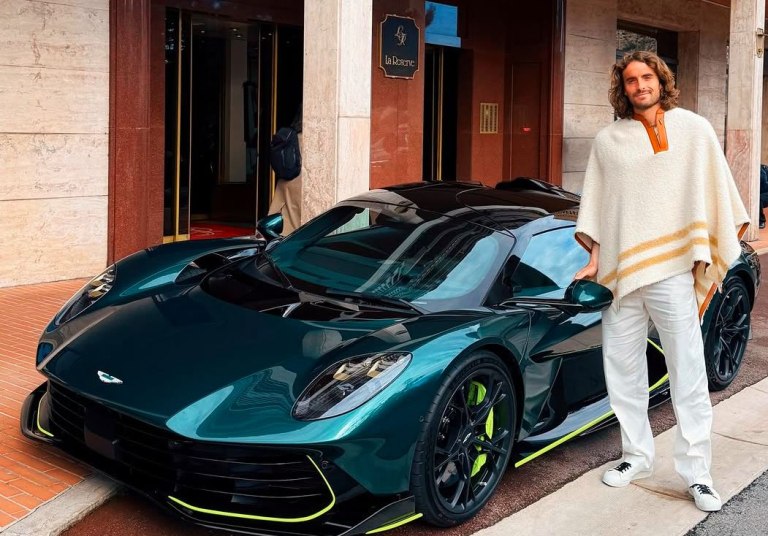 Το νέο συλλεκτικό αυτοκίνητο του Στέφανου Τσιτσιπά  Supercar αξίας 1 εκατ. ευρώ (pics+vids)