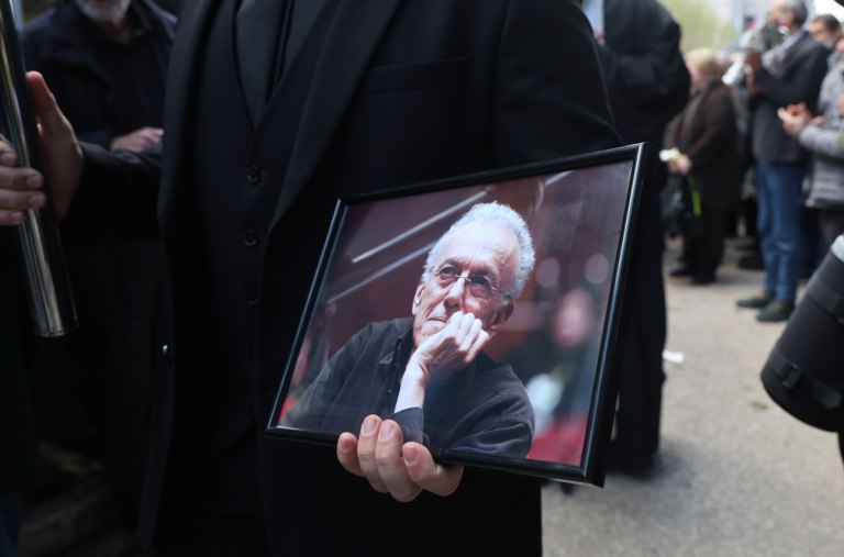 Γιώργος Πανουσόπουλος: Συγκίνηση στην κηδεία του μεγάλου σκηνοθέτη