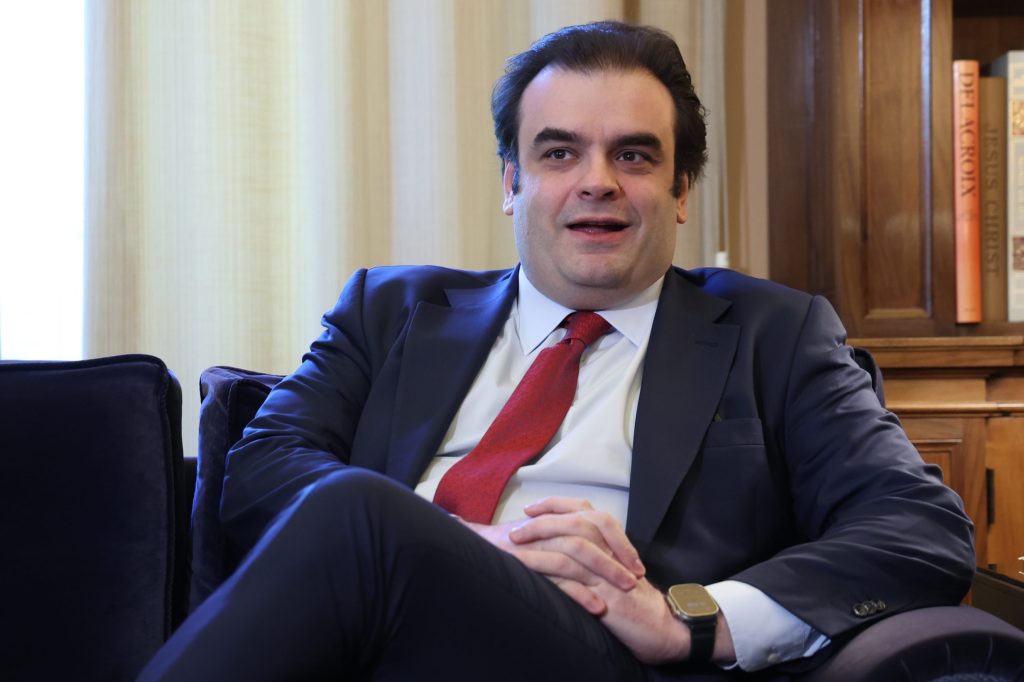 O Πιερρακάκης υποψήφιος για