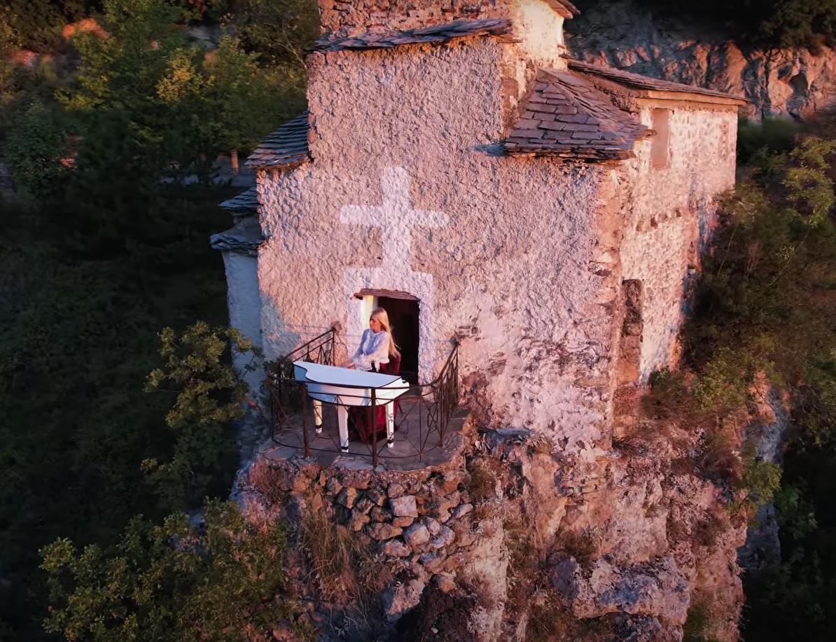 Η ιπτάμενη πιανίστρια,