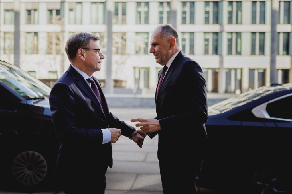 Στην Αθήνα αρχές Μαΐου ο Γερμανός ΥΠΕΞ  Απαραίτητες οι συμφωνίες με κράτη Κολπου και Ιράν για εξασφάλιση διέλευσης