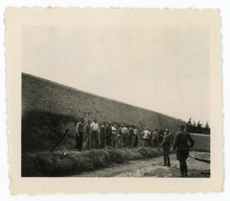 Μοναδικό ντοκουμέντο της εκτέλεσης των 200 της Καισαριανής η συλλογή Χόιερ  Η προπαγάνδα των Ναζί