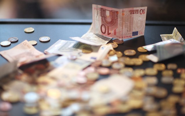 IOBE: Στην κατιούσα