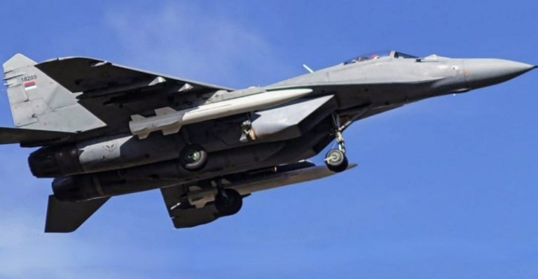 Ενταση στα Βαλκάνια: Η πολεμική αεροπορία της Σερβίας εξοπλίστηκε με κινέζικους υπερηχητικούς πυραύλους