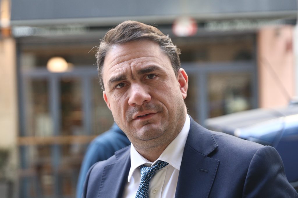 Τσουκαλάς: Η κυβέρνηση επιλέγει να κερδοσκοπήσει με την αύξηση των τιμών για να μοιράσει κατόπιν επιδόματα-αντίδωρα