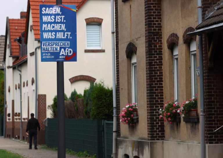Η ακροδεξιά AfD απειλεί με