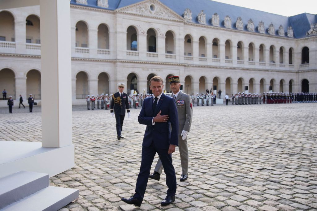 Ο ρόγχος του Μακρόν και το