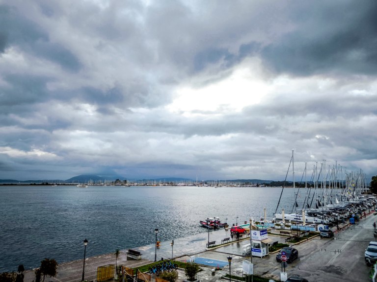 Καιρός: Άνοδος της θερμοκρασίας και αφρικανική σκόνη  Πού θα βρέξει