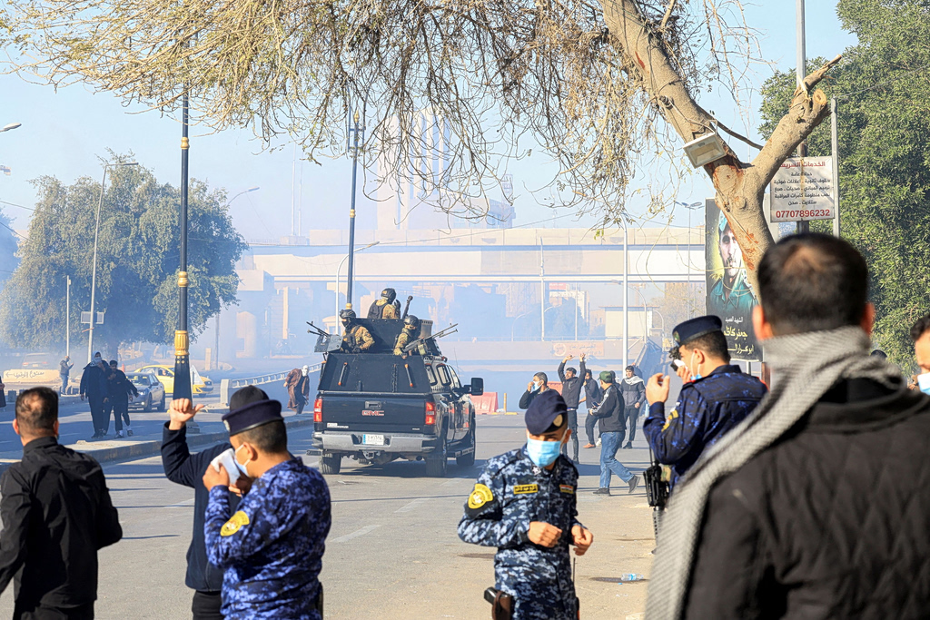 Τουλάχιστον εννέα νεκροί σε διαδηλώσεις στο Πακιστάν για τον Χαμενεΐ  Εικόνες χάους στη Βαγδάτη, προσπάθησαν να μπουν στην αμερικανική πρεσβεία